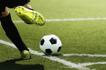 拜仁4-2-3-1体系运转流畅,凯恩成前场自由人激活德甲霸主新活力