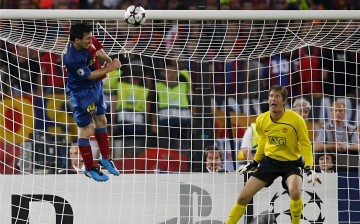 梅西2009年对阵曼联的头球被做成艺术品并被拍卖,估价百万!