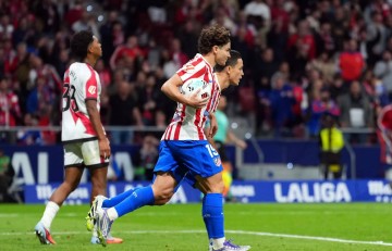 帽子戏法!阿尔瓦雷斯助马竞险胜,这场西甲对决成经典之战