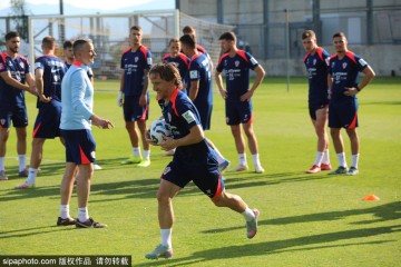 再见伯纳乌!曝莫德里奇周三签约AC米兰,金球先生空降意甲搅动风云!