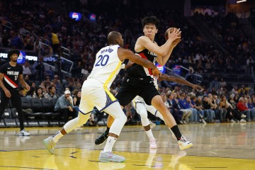 杨翰森数据:出战21分13秒6犯离场 首秀砍4分4板1助