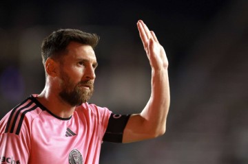 曼联新援选最喜欢球员:梅西决赛击败C罗夺冠!