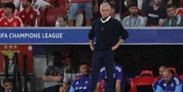 0-1告负!费内巴切无缘欧冠,穆帅两赛季折戟,或转战欧联杯争荣誉