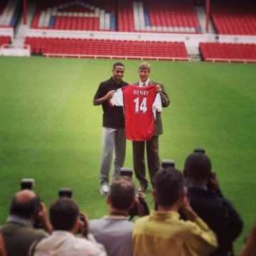 99年英超标王!亨利22岁时1610万加盟阿森纳,夺2个英超&4个金靴