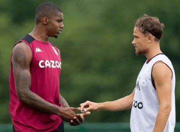 下一个胡尔克!前英超主力官宣加盟中超:14岁就有了儿子!