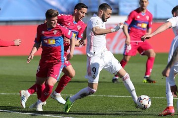 西甲首轮激战:升班马埃尔切主场抗敌,贝蒂斯客场寻胜机