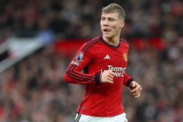 再见,曼联!3000万英镑贱卖新哈兰德!记者:曼联主攻塞斯科