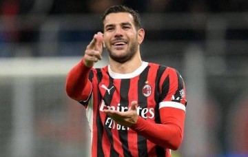 一日三官宣!巴黎呛姆巴佩+皇马签天才,巴萨免签佩剑掀西甲风暴