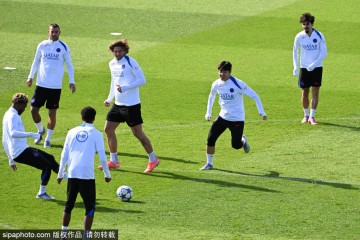 法甲焦点战:巴黎FC对决洛里昂,升班马的生死较量