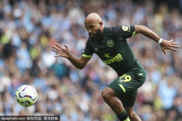 曼联夏季转会风暴:锋线引援悬念与鲁本·阿莫林的战术布局