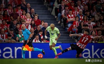 含泪再见!感人16载功勋,西甲收官战:巴萨创巅峰,莱万破纪录!