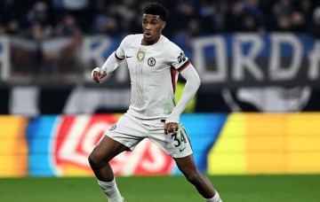 曼城锁定切尔西19岁多面手后卫补强防线，拜仁虎视眈眈蓝军坚决不放人