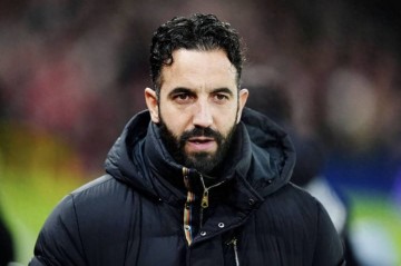 一场2-1逆转,让巴萨西甲登顶!弗里克激活曼联弃将:4场独造6球