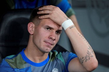 决战巴萨!皇马首发唯一悬念:2人竞争主力阿隆索艰难选择