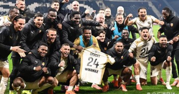 21年后再登法甲榜首!平民俱乐部朗斯能否撼动巴黎圣日耳曼霸权?