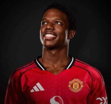 曼联为马拉西亚英超报名,两次压哨清洗失败!沙特不买就只能留队